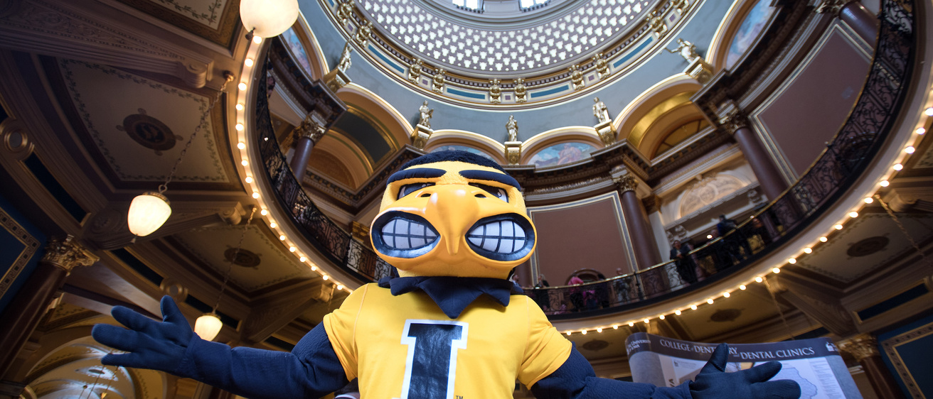 herky at the iowa caucus in des moines
